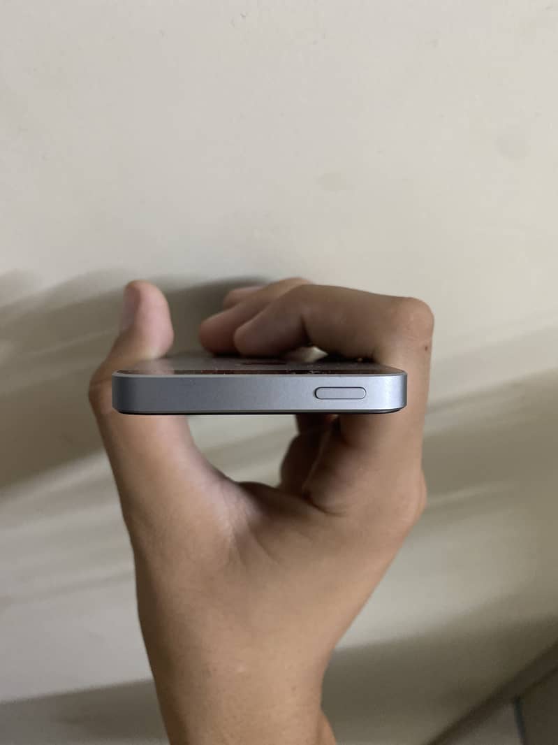Apple iPhone SE 9