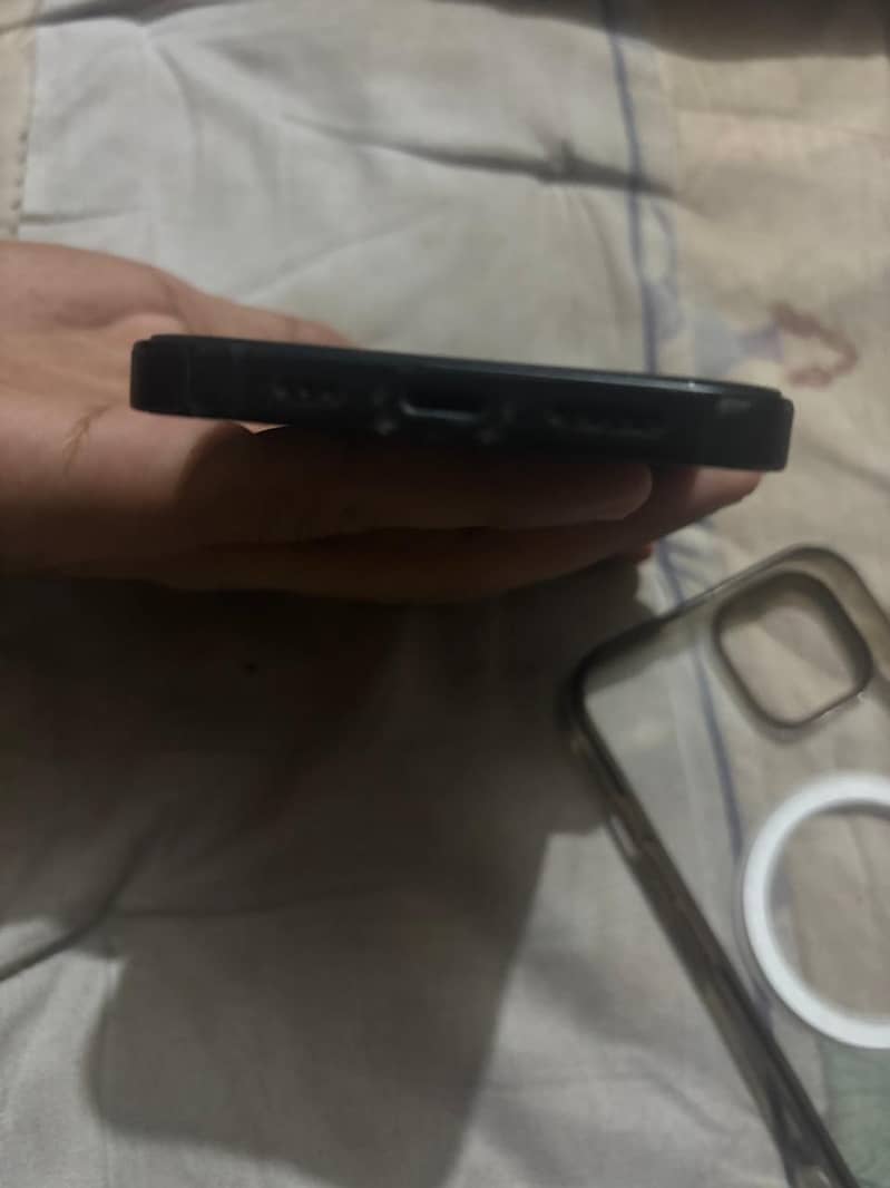 Apple iPhone 13 jv 4