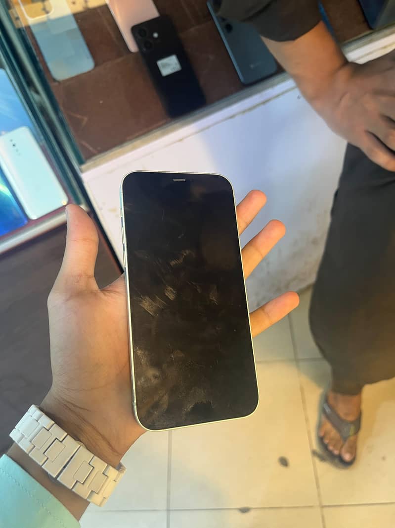 Apple iPhone 12 1