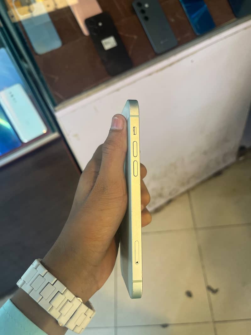 Apple iPhone 12 3