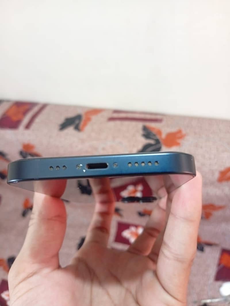 Apple iPhone 13 2