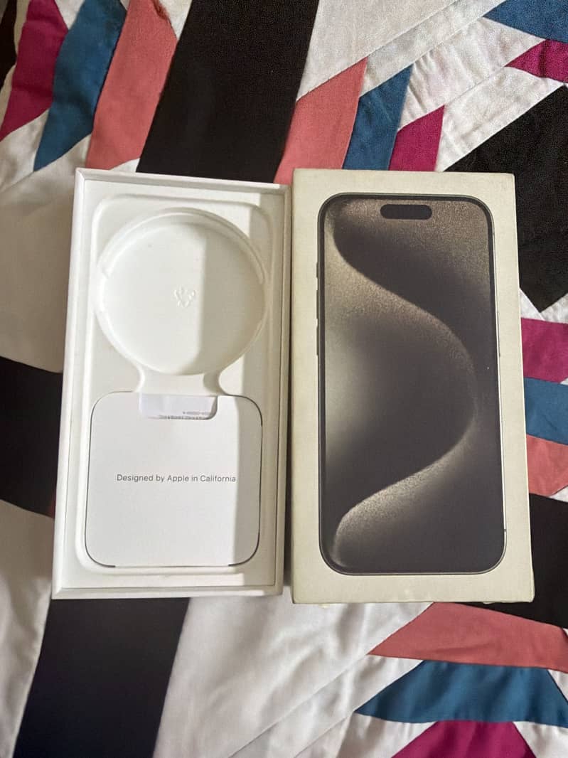 Apple iPhone 15 Pro box 1