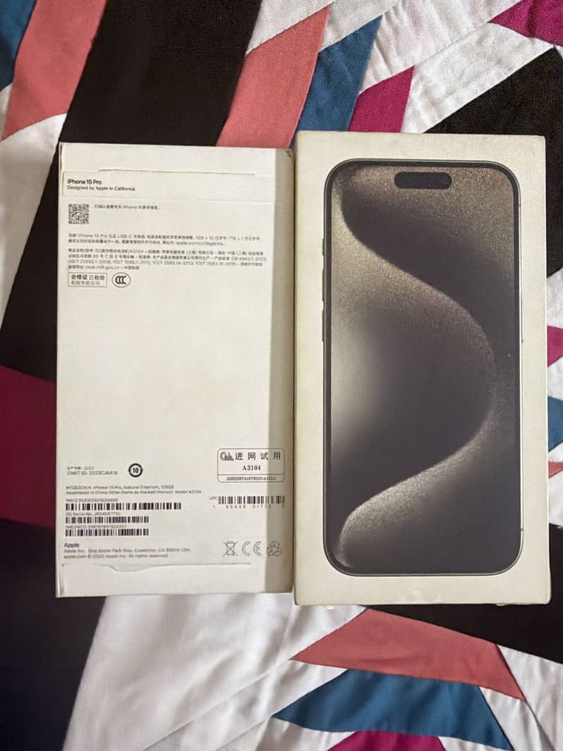 Apple iPhone 15 Pro box 2