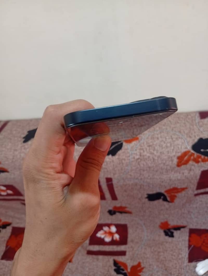 Apple iPhone 13 0