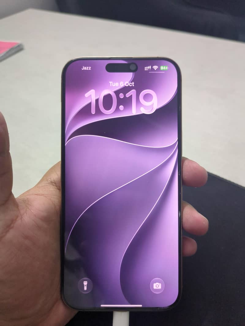 Apple iPhone 16 Pro Max 1