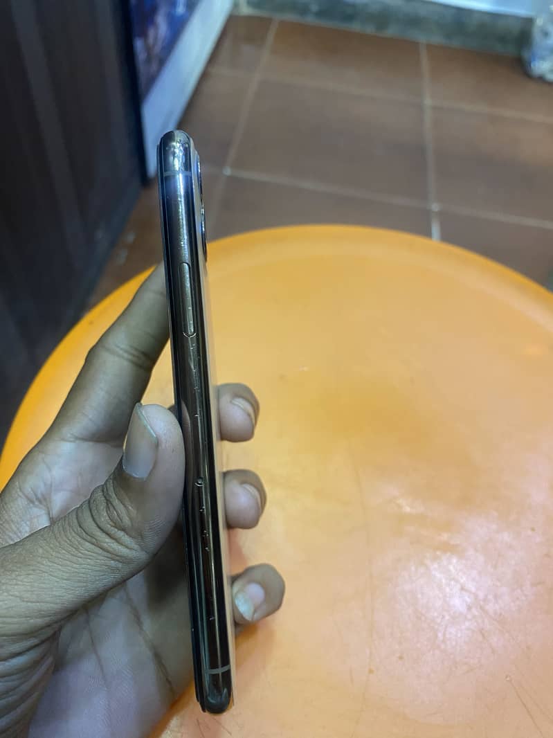 Apple iPhone 11 Pro 2