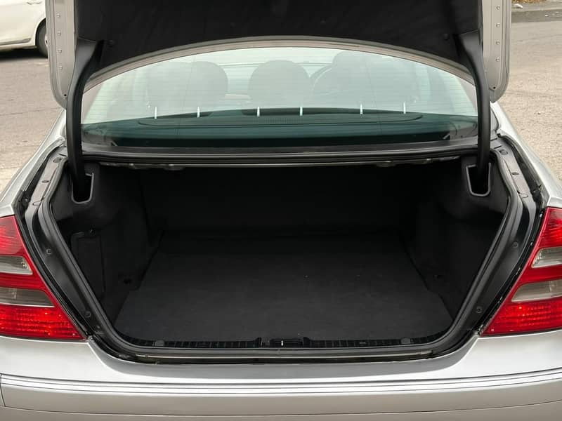 Mercedes E Class 2004 16