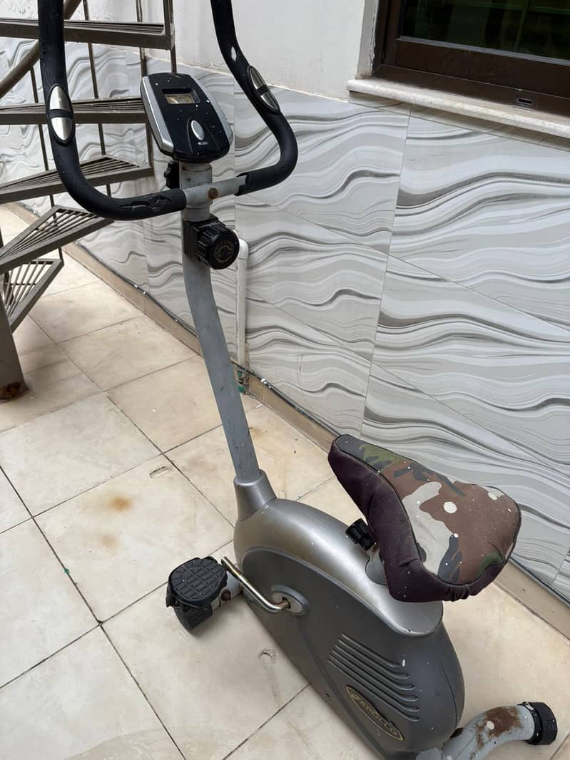 Exercise Bikes / Gym Cycle 0