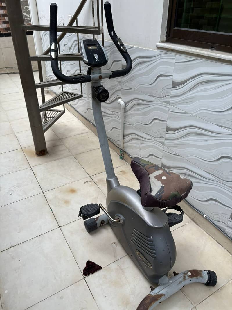 Exercise Bikes / Gym Cycle 4
