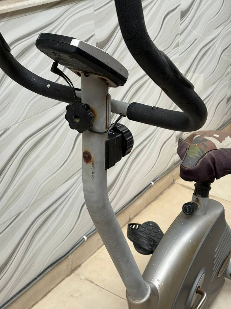 Exercise Bikes / Gym Cycle 5