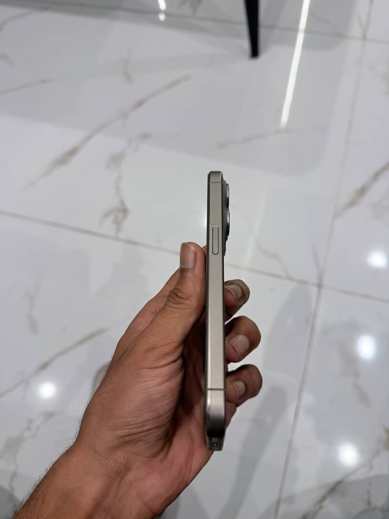 Apple iPhone 15 Pro 3