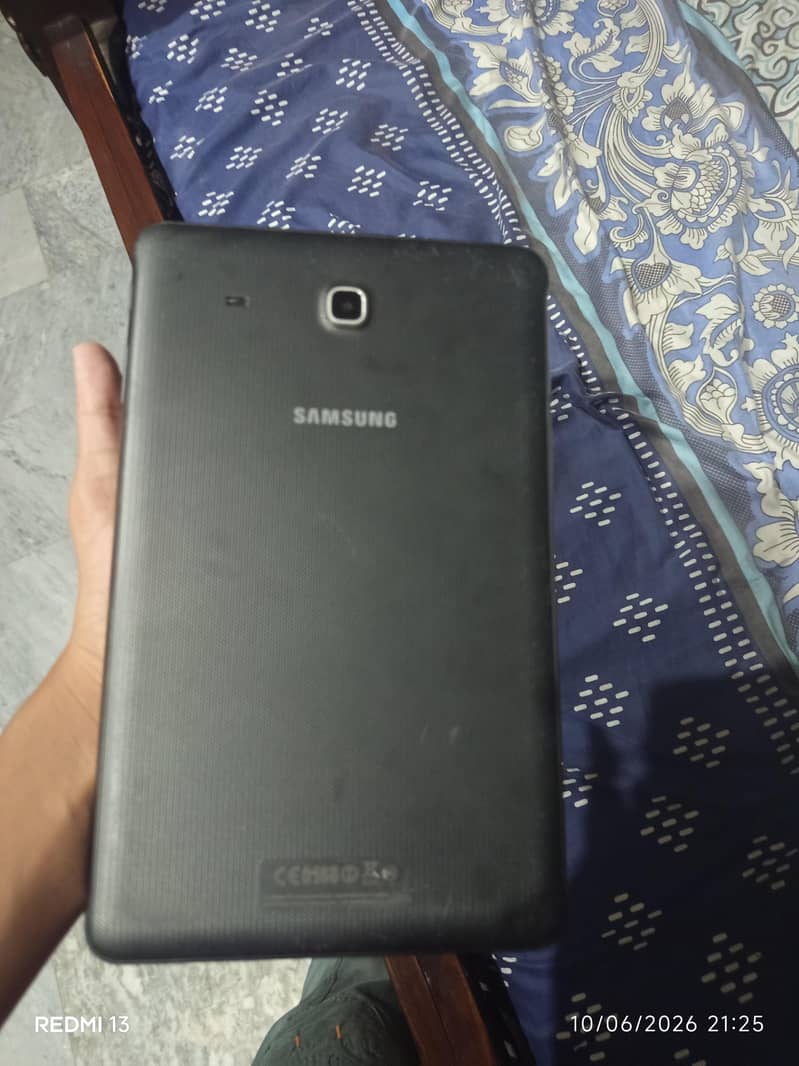 SM-T560 1