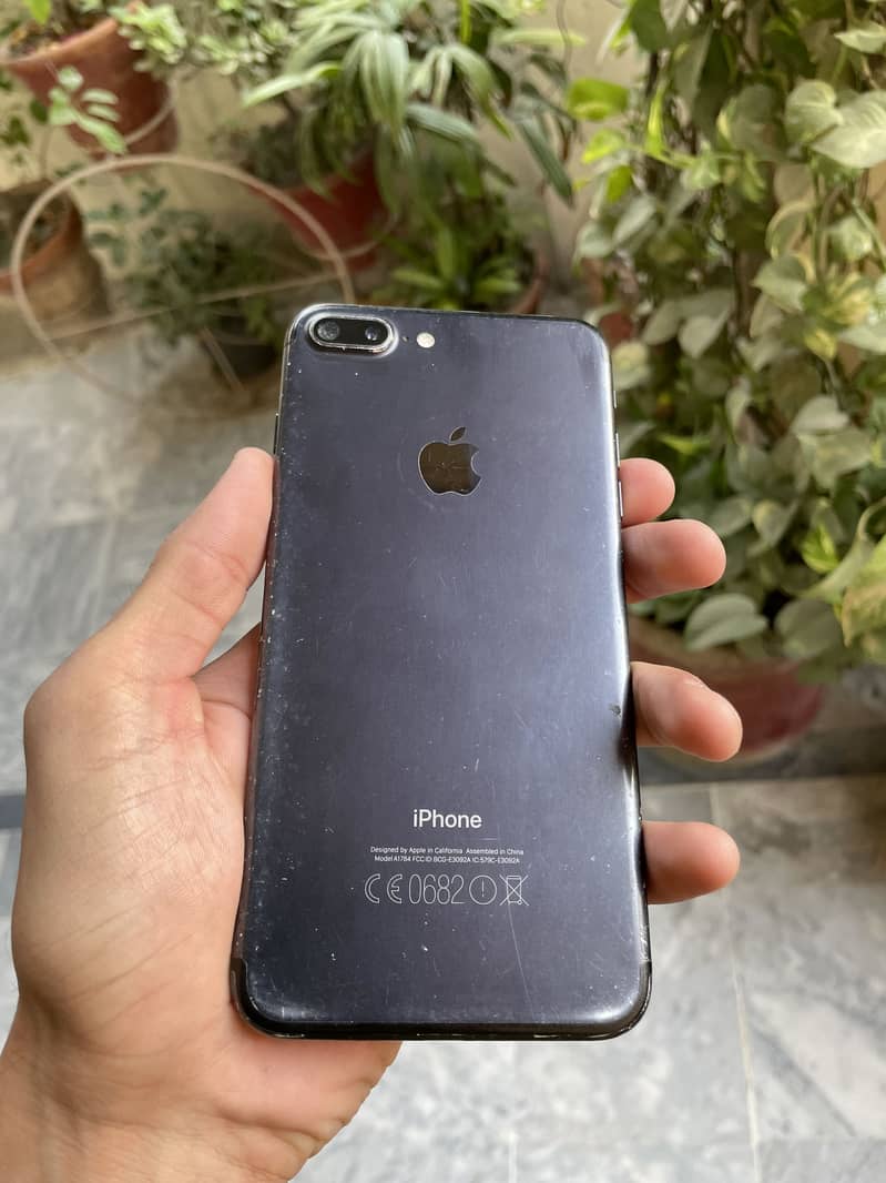 Apple iPhone 7 Plus 0