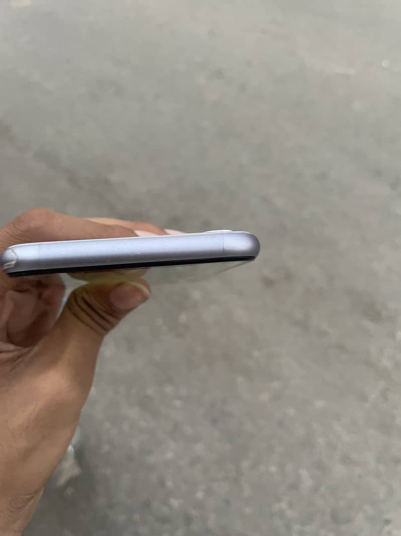 Apple iPhone 11 3