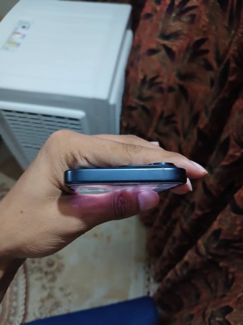 Apple iPhone 15 Pro 3