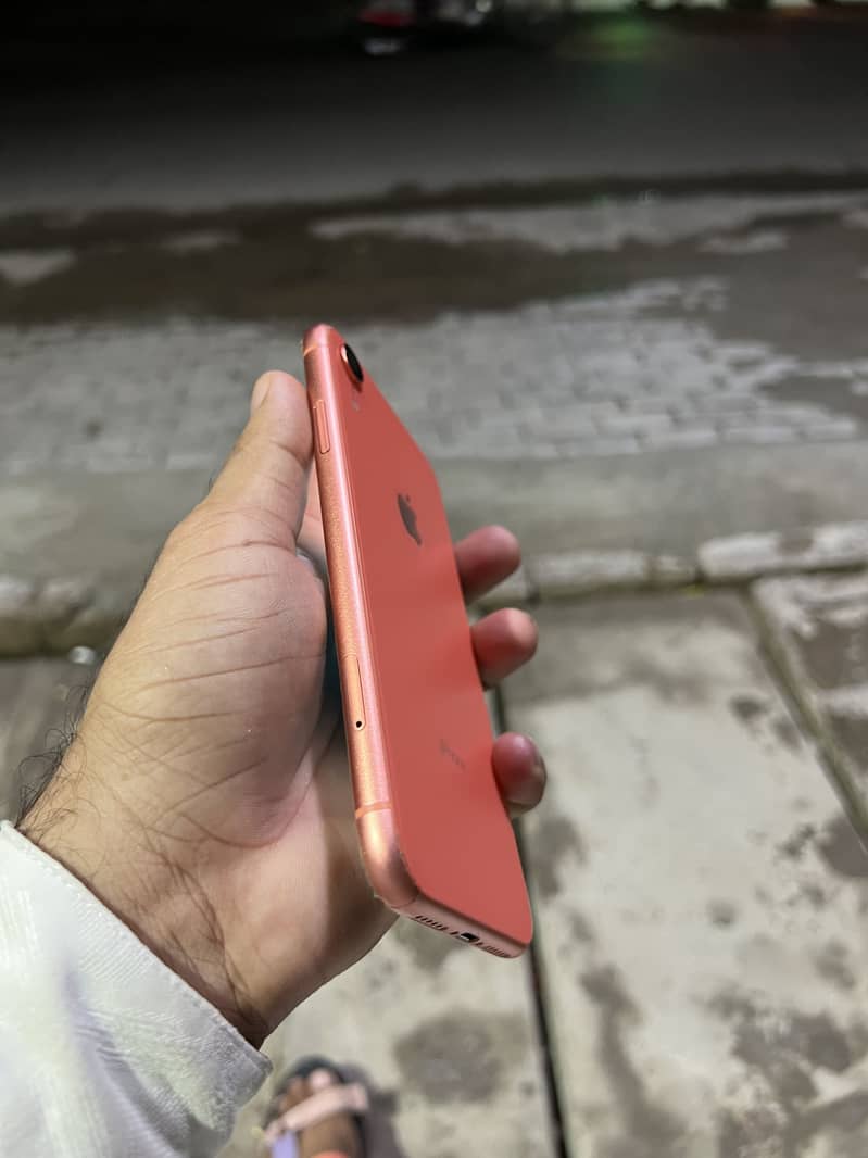 Apple iPhone XR 3