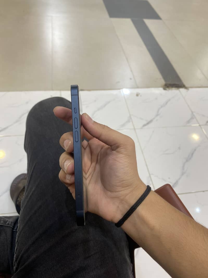 Apple iPhone 13 1