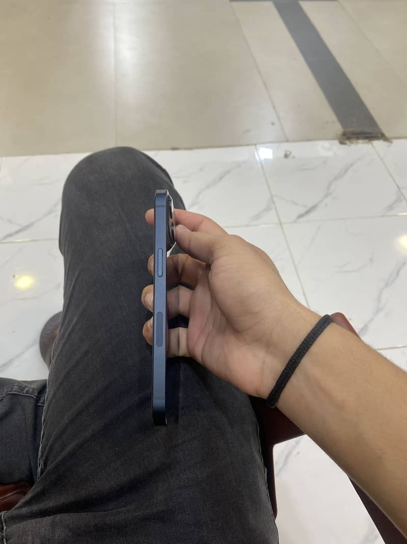 Apple iPhone 13 4