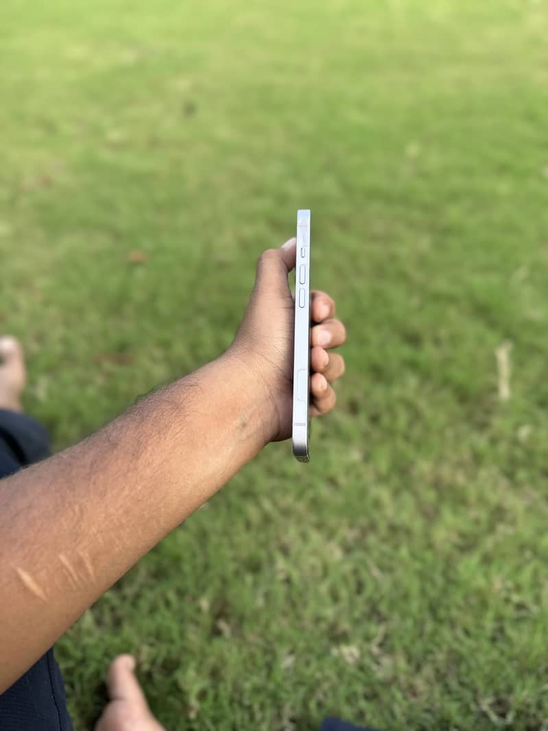 Apple iPhone 14 7