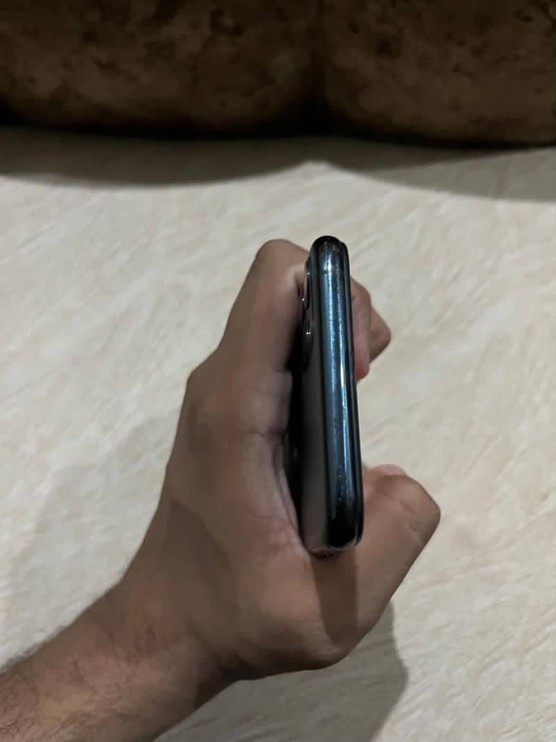 Apple iPhone 11 Pro Max 1