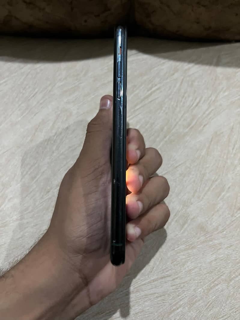Apple iPhone 11 Pro Max 2