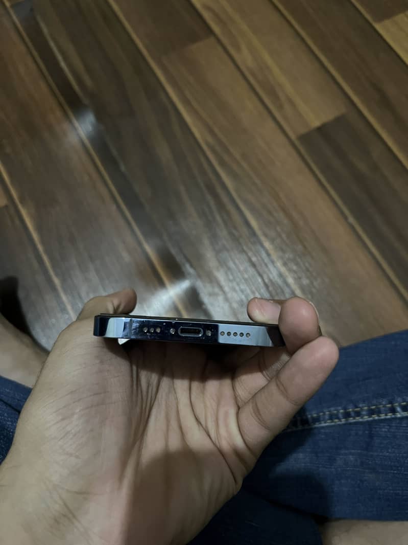 Apple iPhone 13 Pro 2