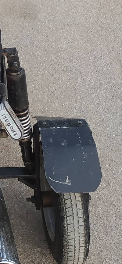70 CC bike extra two small tyres for ladies and new learner