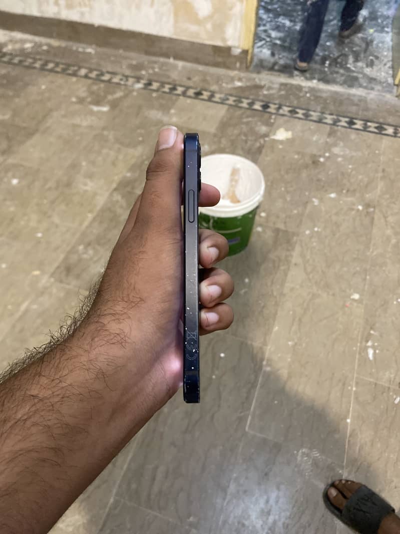 Apple iPhone 12 1