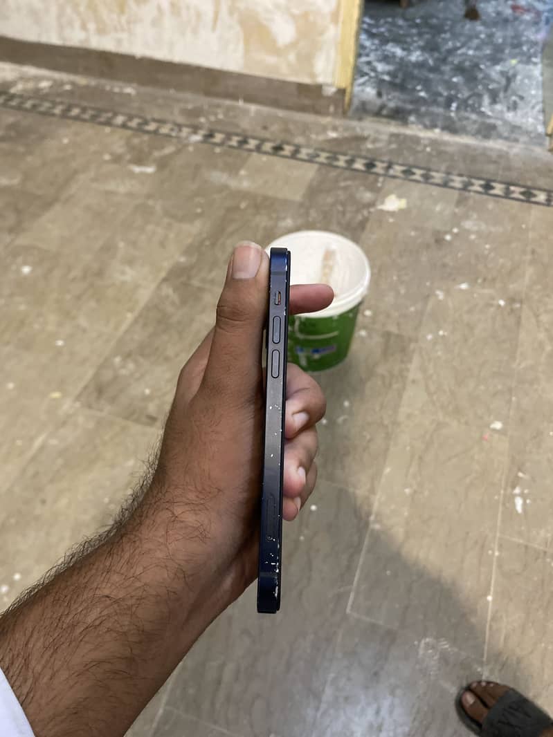 Apple iPhone 12 2