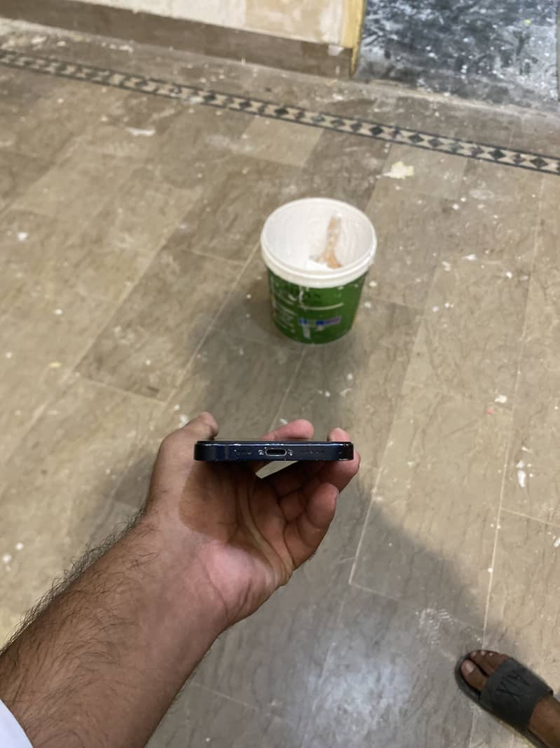 Apple iPhone 12 3