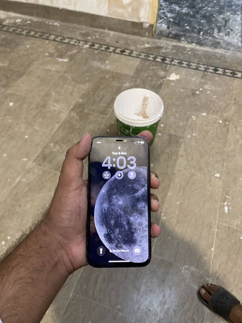 Apple iPhone 12 4