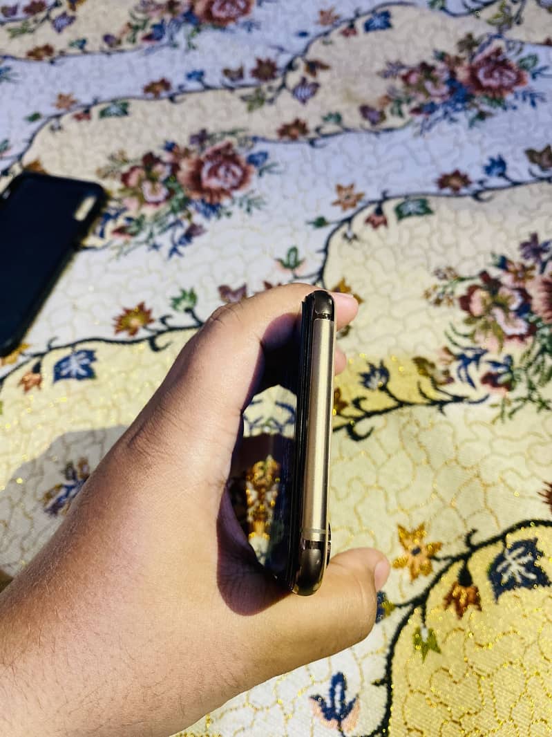 Apple iPhone XS Max 6