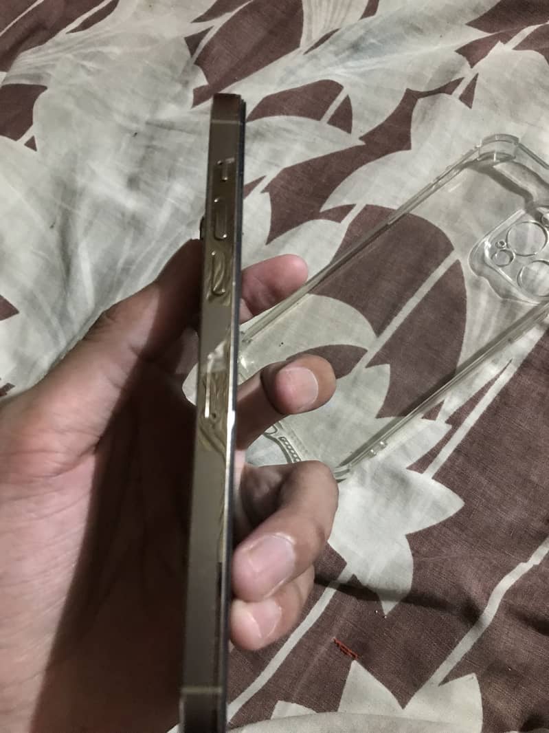 Apple iPhone 14 Pro Max 2