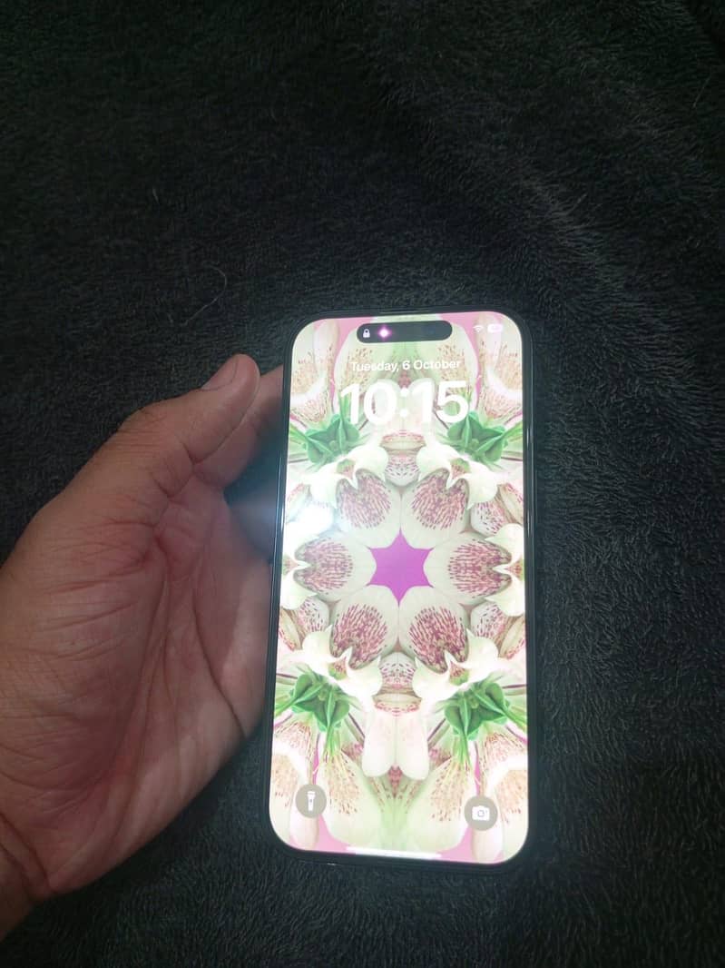 Apple iPhone 16 Pro 2