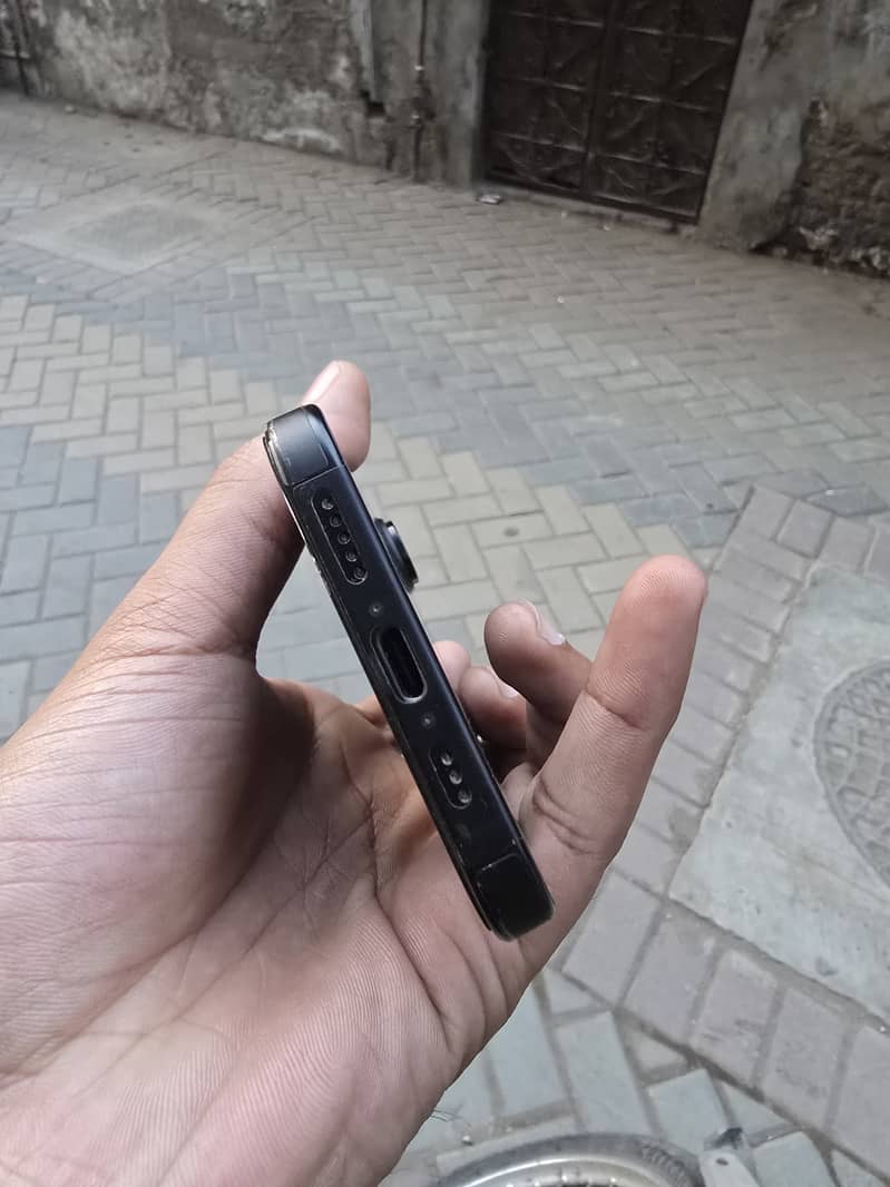 Apple iPhone 16 1