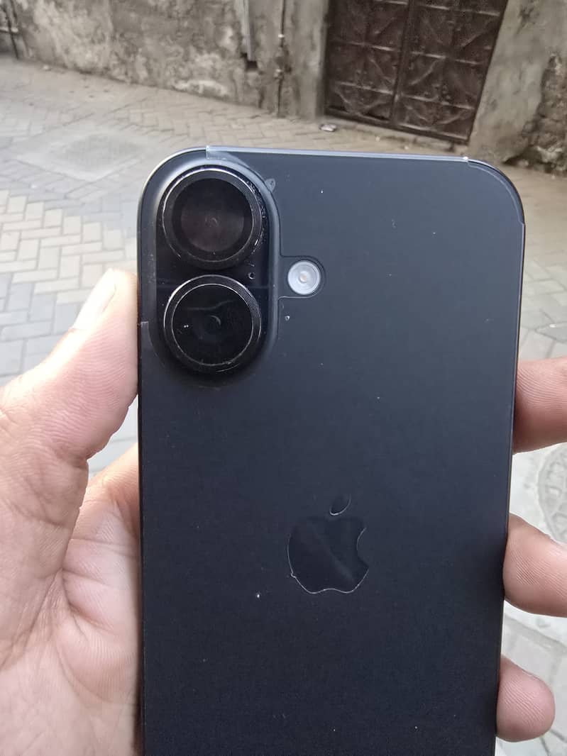 Apple iPhone 16 2