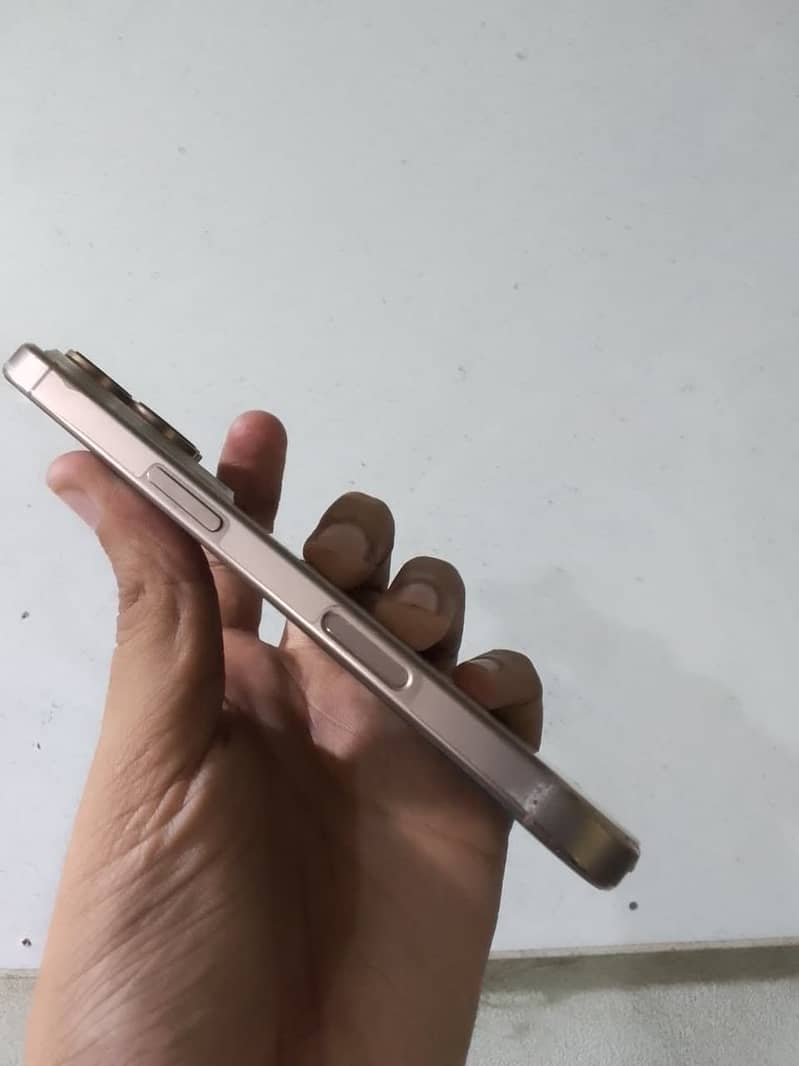 Apple iPhone 16 Pro 5