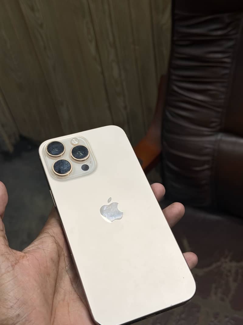 Apple iPhone 16 Pro Max 9