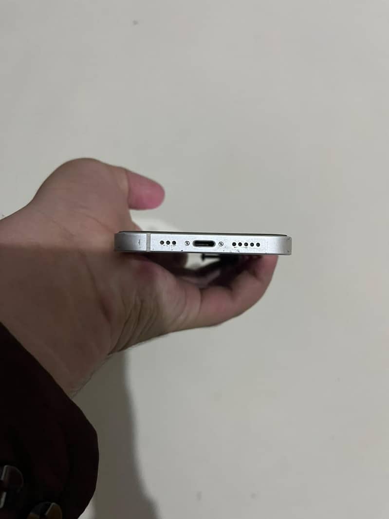 Apple iPhone 12 4