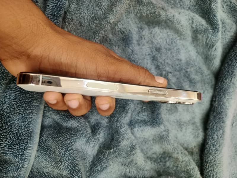 Apple iPhone 14 Pro Max 0