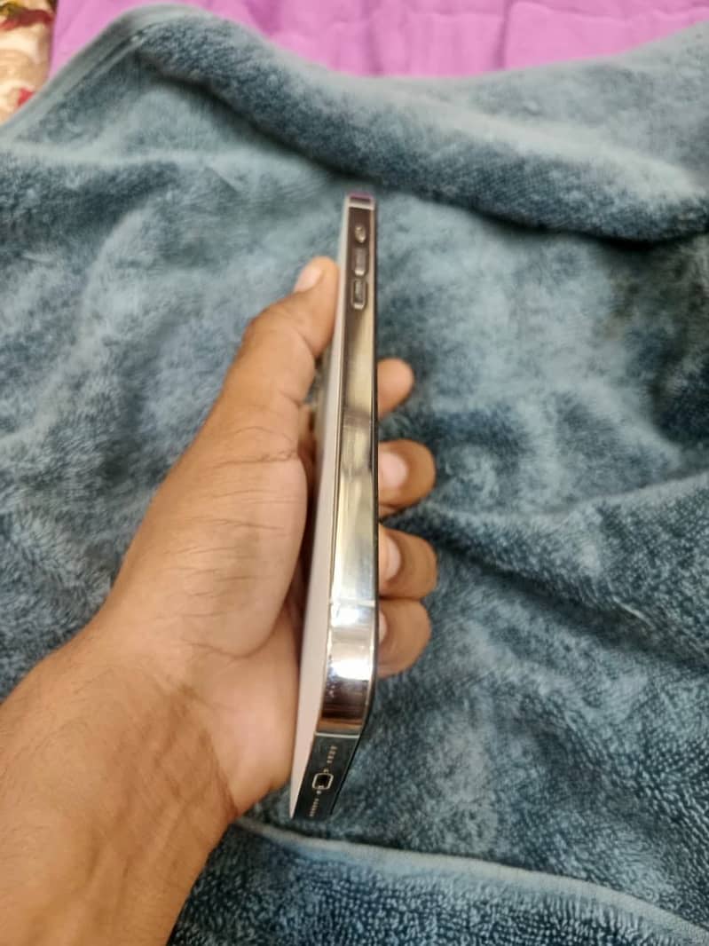 Apple iPhone 14 Pro Max 1