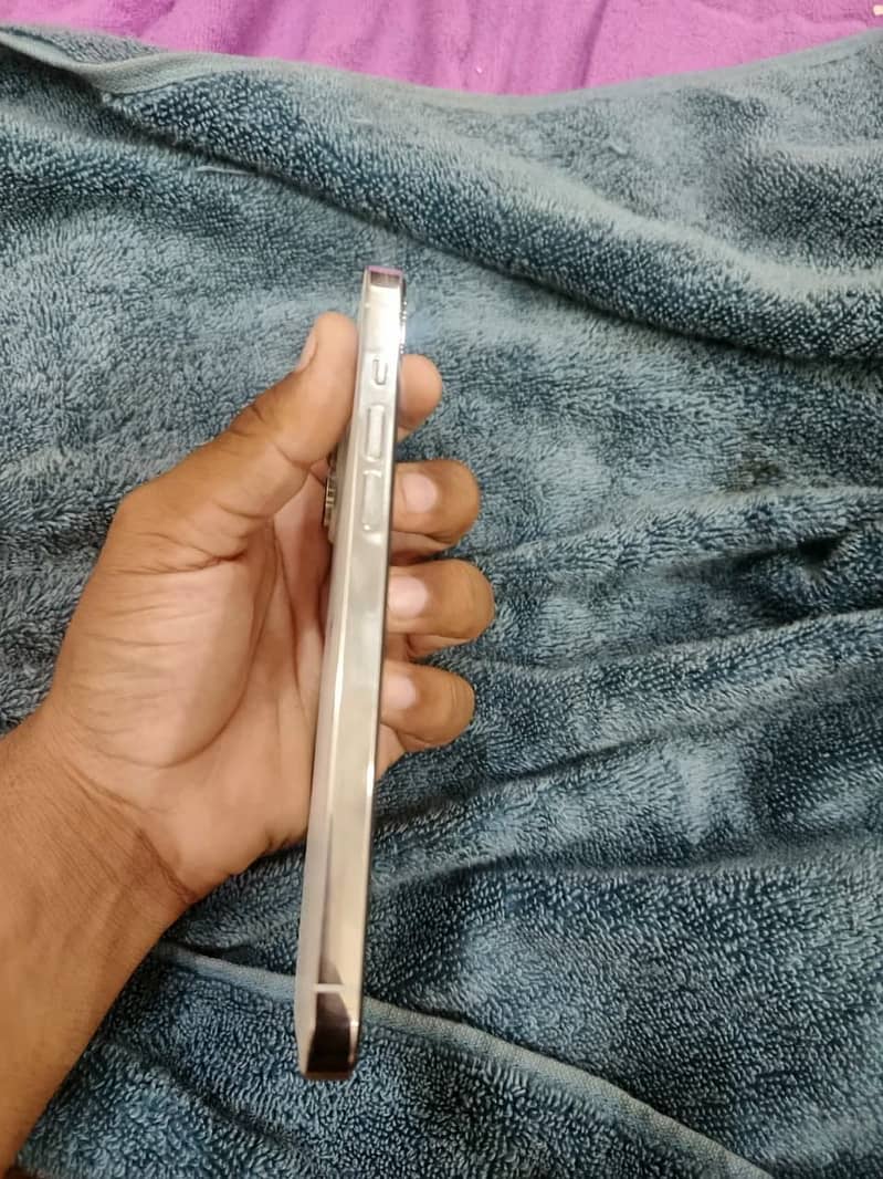 Apple iPhone 14 Pro Max 3