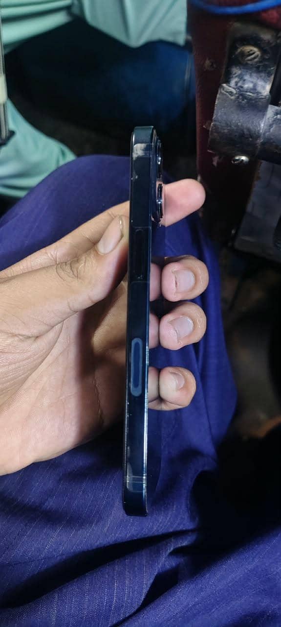 Apple iPhone 13 2