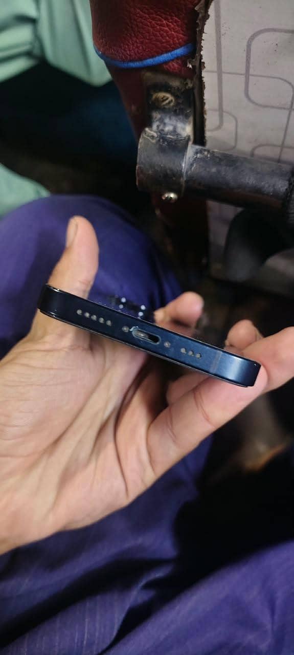 Apple iPhone 13 5