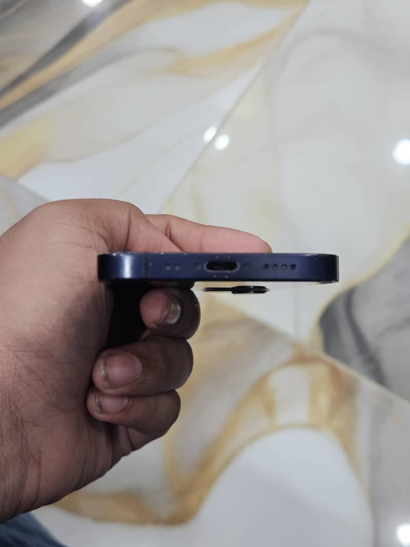 Apple iPhone 12 mini 4