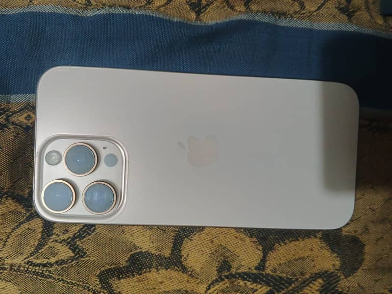 Apple iPhone 16 Pro Max 2