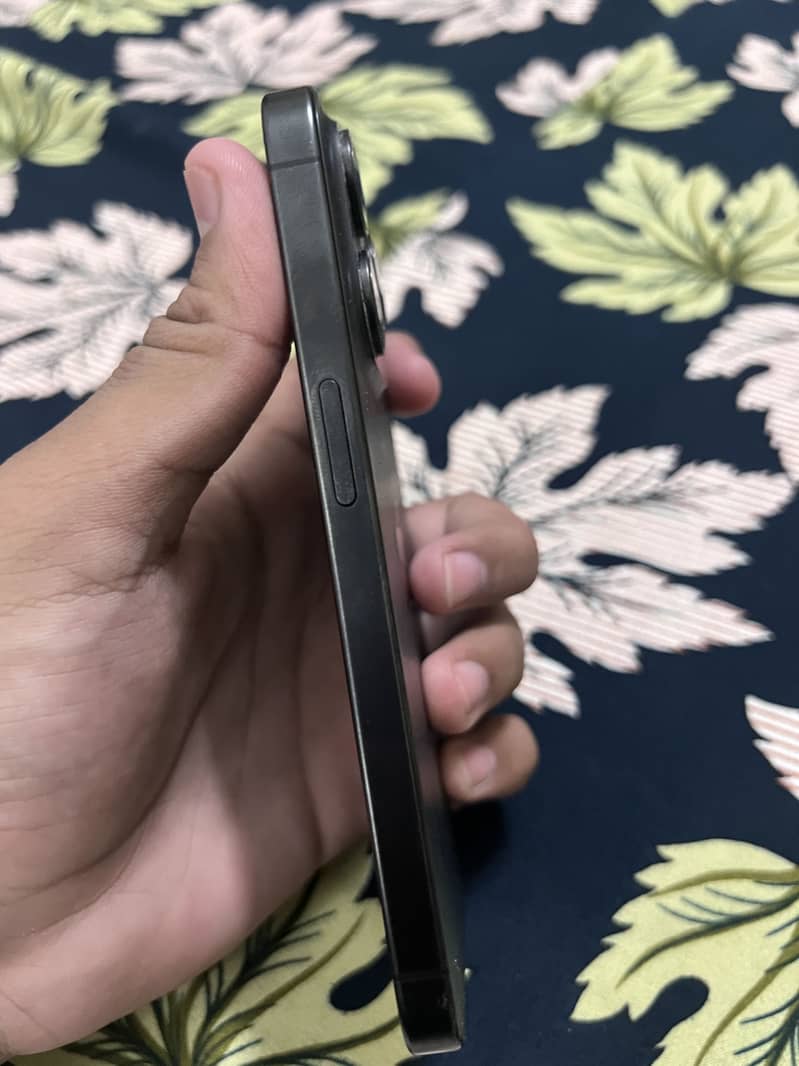 Apple iPhone 15 Pro 2