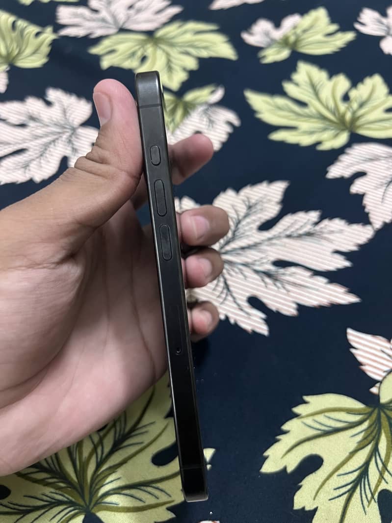 Apple iPhone 15 Pro 6