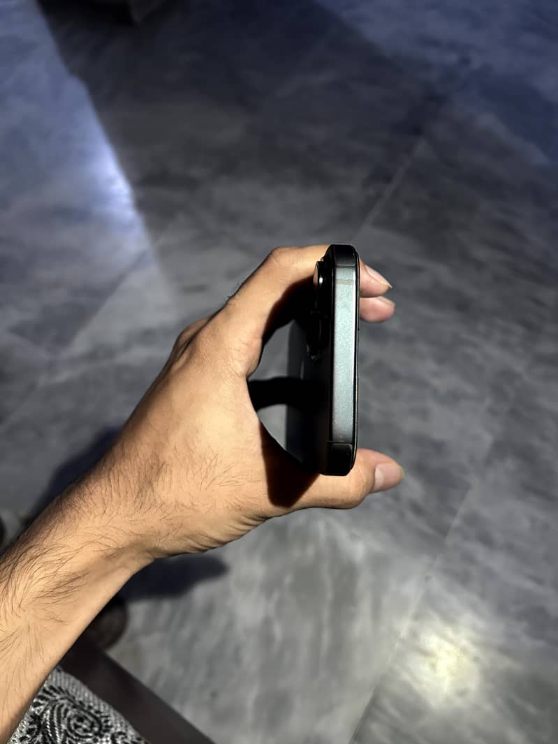 Apple iPhone 15 4