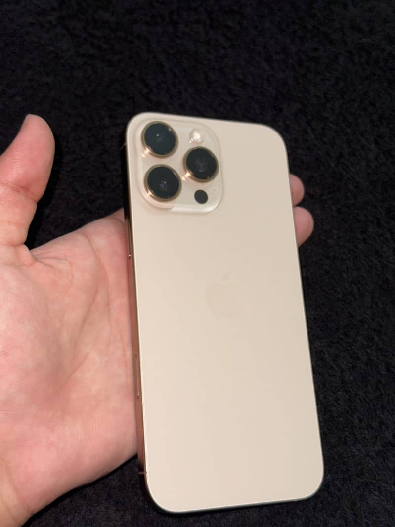 Apple iPhone 16 Pro Max 0